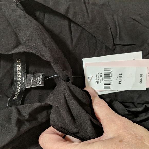 Banana Republic Women's Petite Large Button Down Blouse w/Tie Neck New - Picture 2 of 5